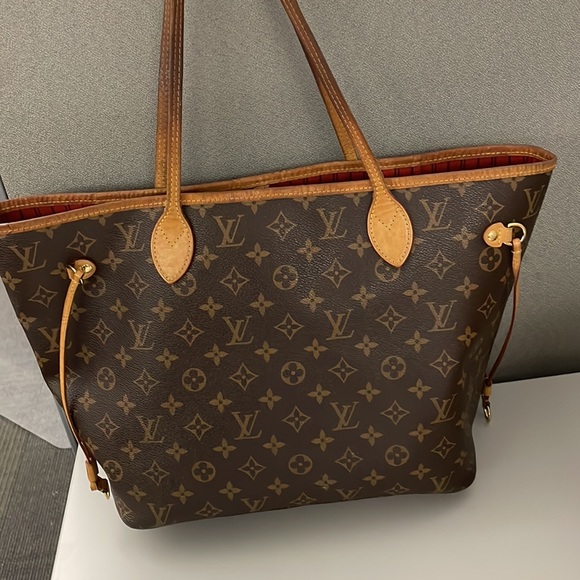 Louis Vuitton never full bag with red interior - Picture 2 of 6
